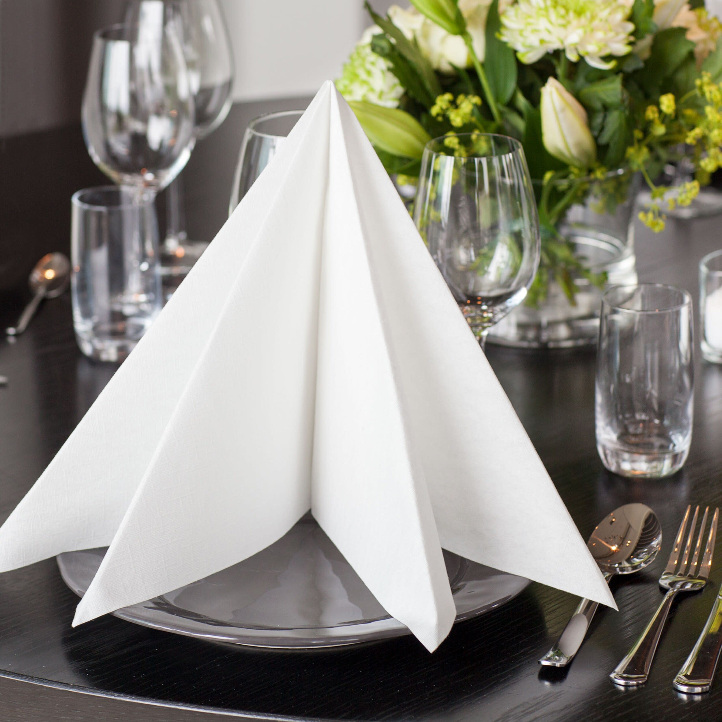 Tork LinStyle® XL-Dinnerservietten Weiß, 1/4‑Falz, 48 cm × 48 cm, 12 × 25 Servietten, 478883