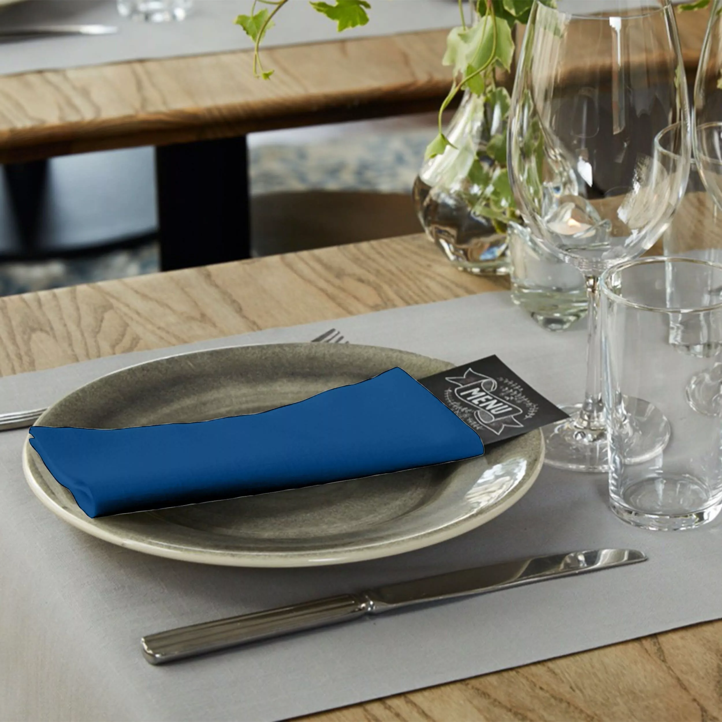 Tork LinStyle® Dinnerservietten Mitternachtsblau, 1/8‑Falz, 40 cm × 39 cm, 12 × 50 Servietten, 478166