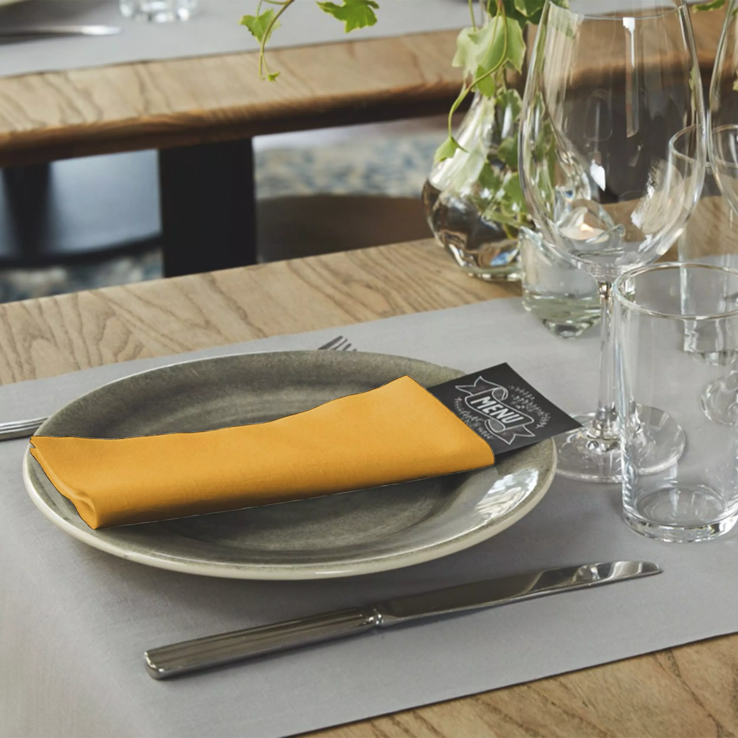 Tork LinStyle® Dinnerservietten Senf, 1/8‑Falz, 40 cm × 39 cm, 12 × 50 Servietten, 478161