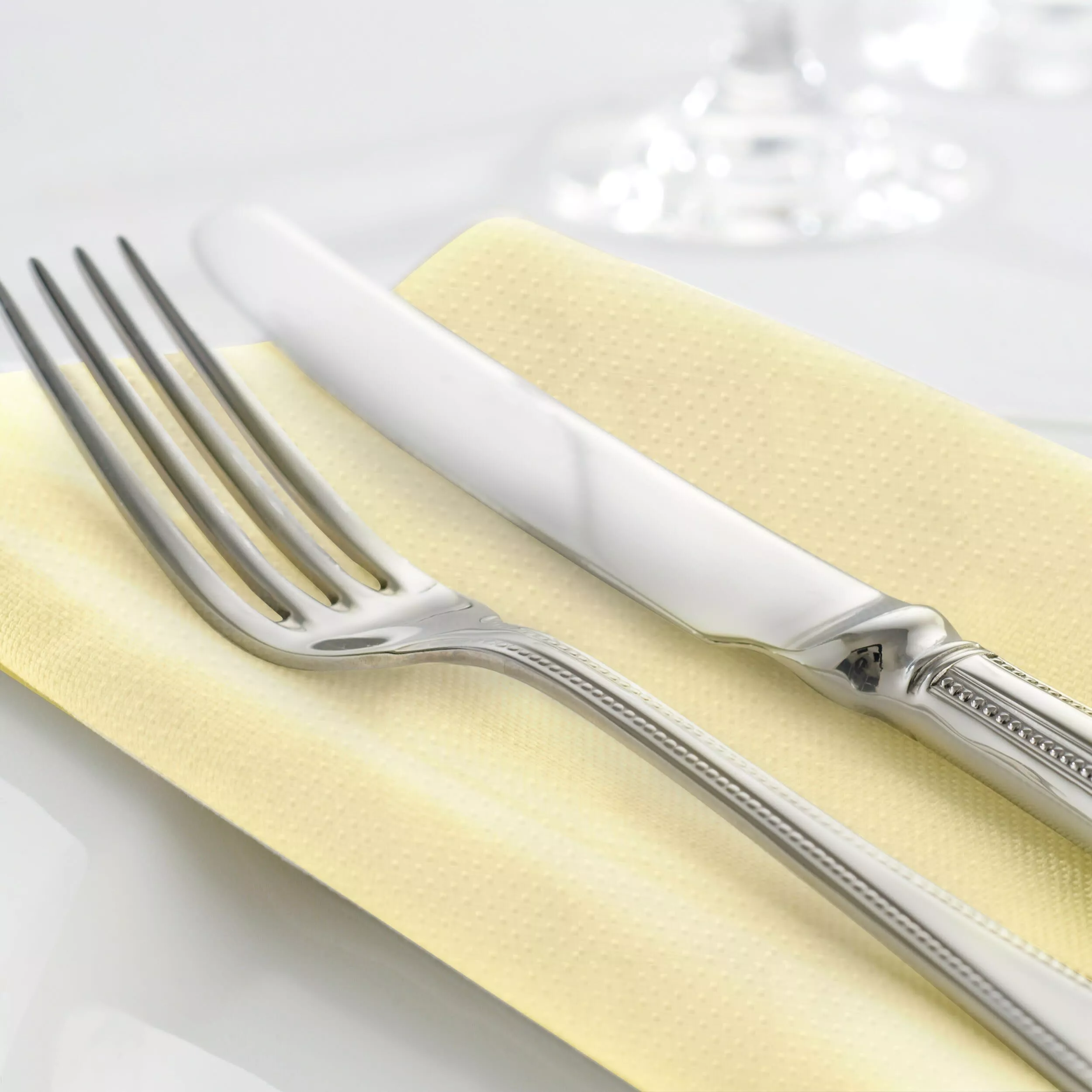 Tork Textured Dinnerservietten Champagner, 1/4‑Falz, 2‑lagig, 38 cm × 39 cm, 20 × 50 Servietten, 509415