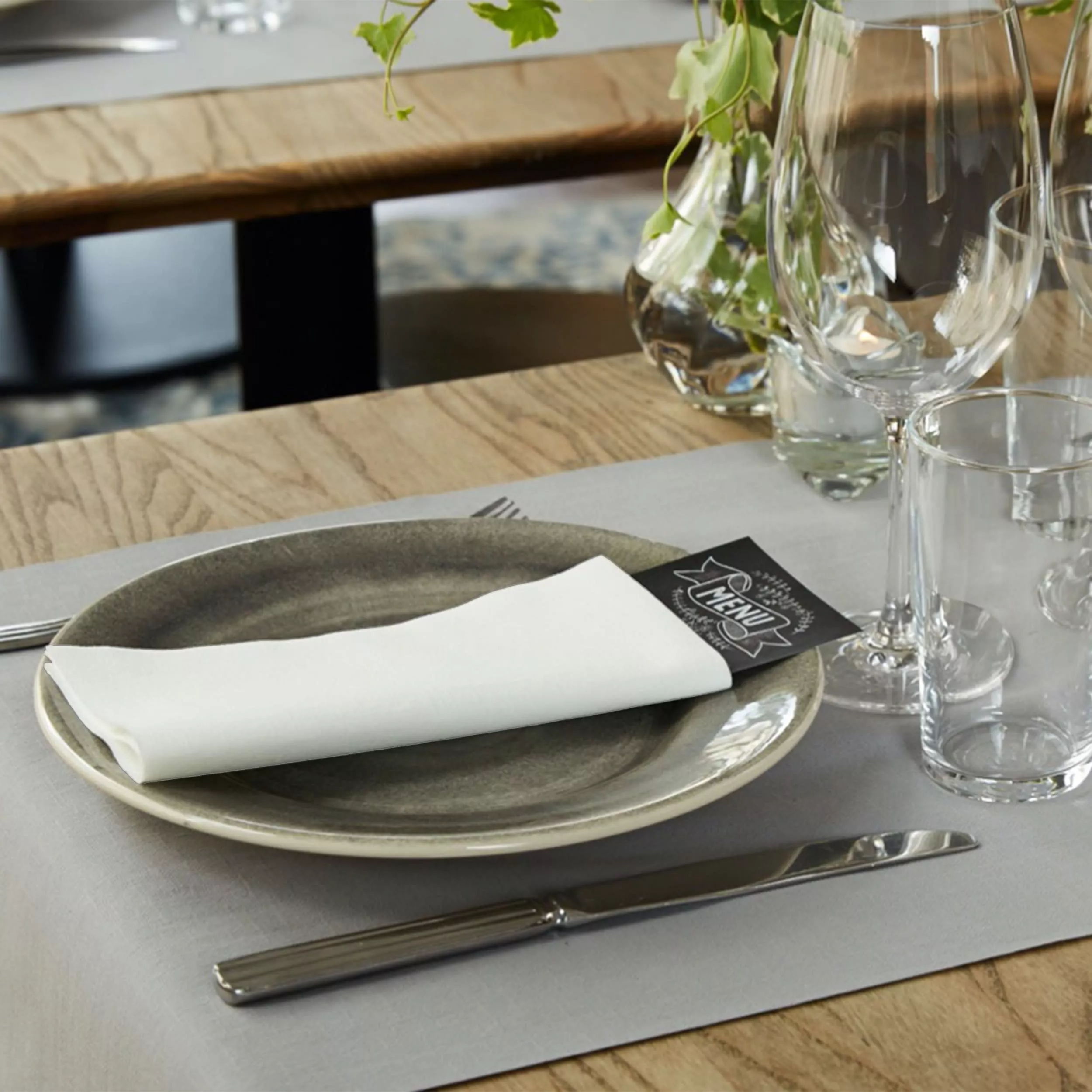 Tork LinStyle® XL-Dinnerservietten Weiß, 1/8‑Falz, 48 cm × 48 cm, 6 × 50 Servietten, 478170