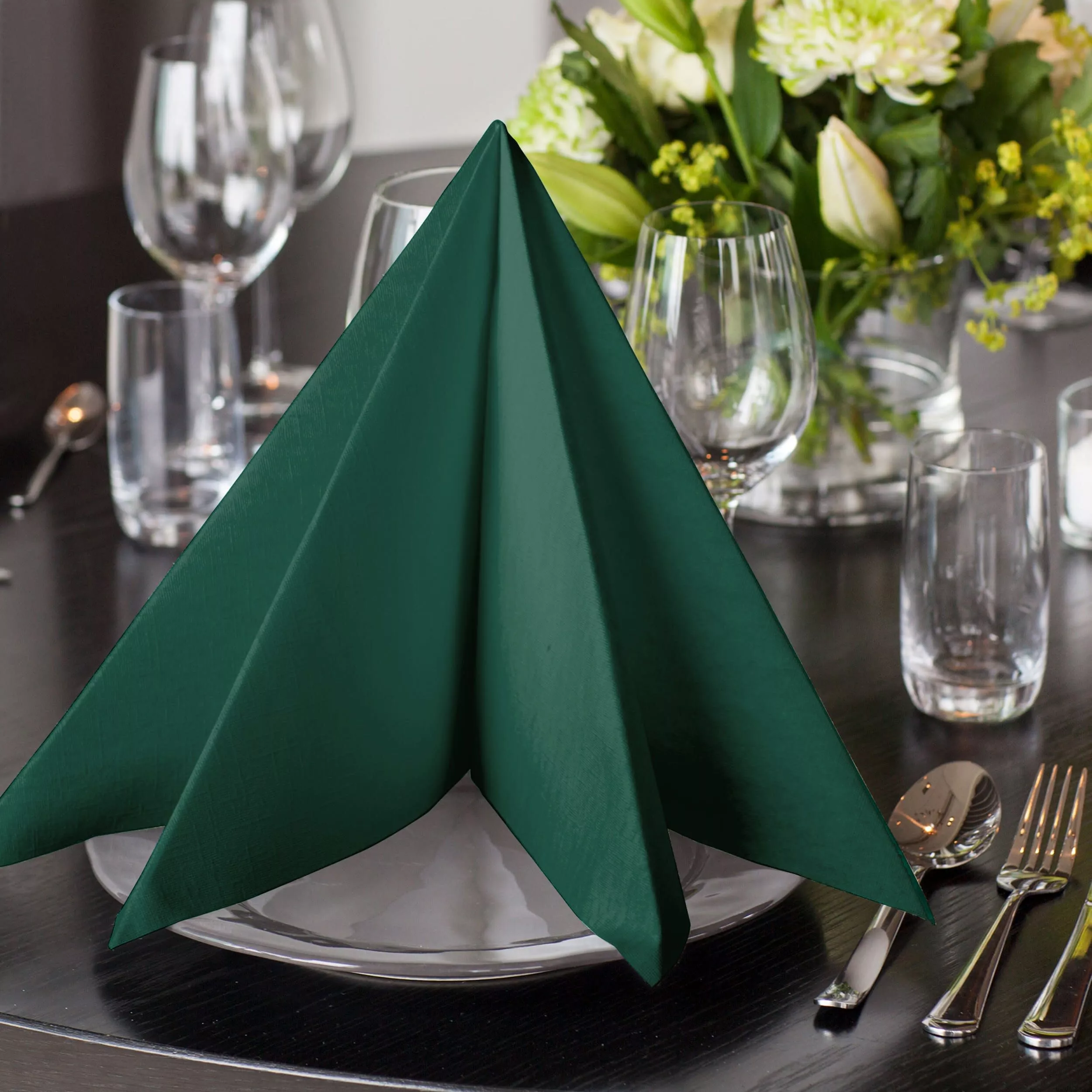 Tork LinStyle® Dinnerservietten Piniengrün, 1/4‑Falz, 39 cm × 39 cm, 12 × 50 Servietten, 478847