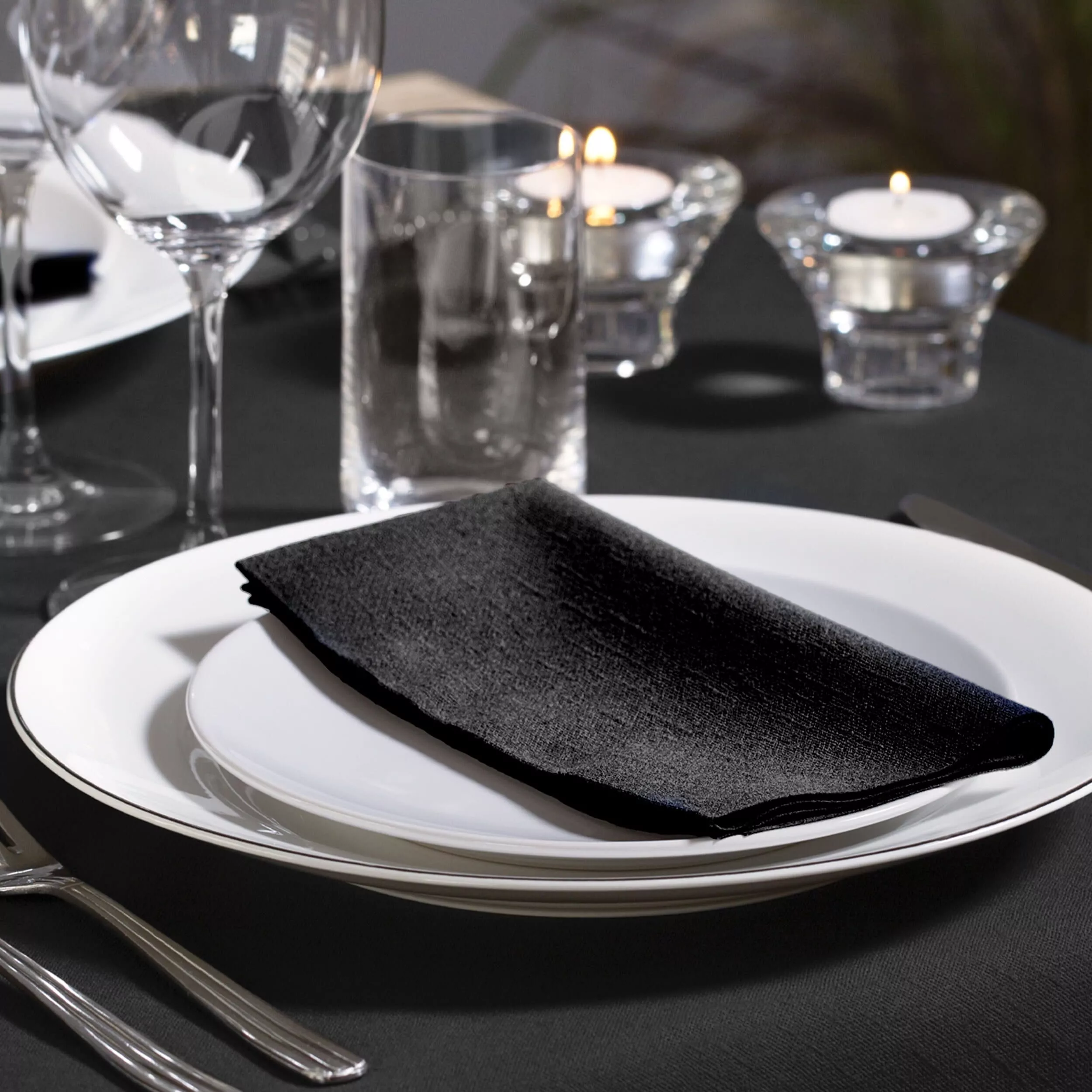 Tork Textured Dinnerserviette Schwarz, 1/8-Falz, 2-lagig, 39.5 cm × 39 cm, 20 × 50 Servietten, 509421