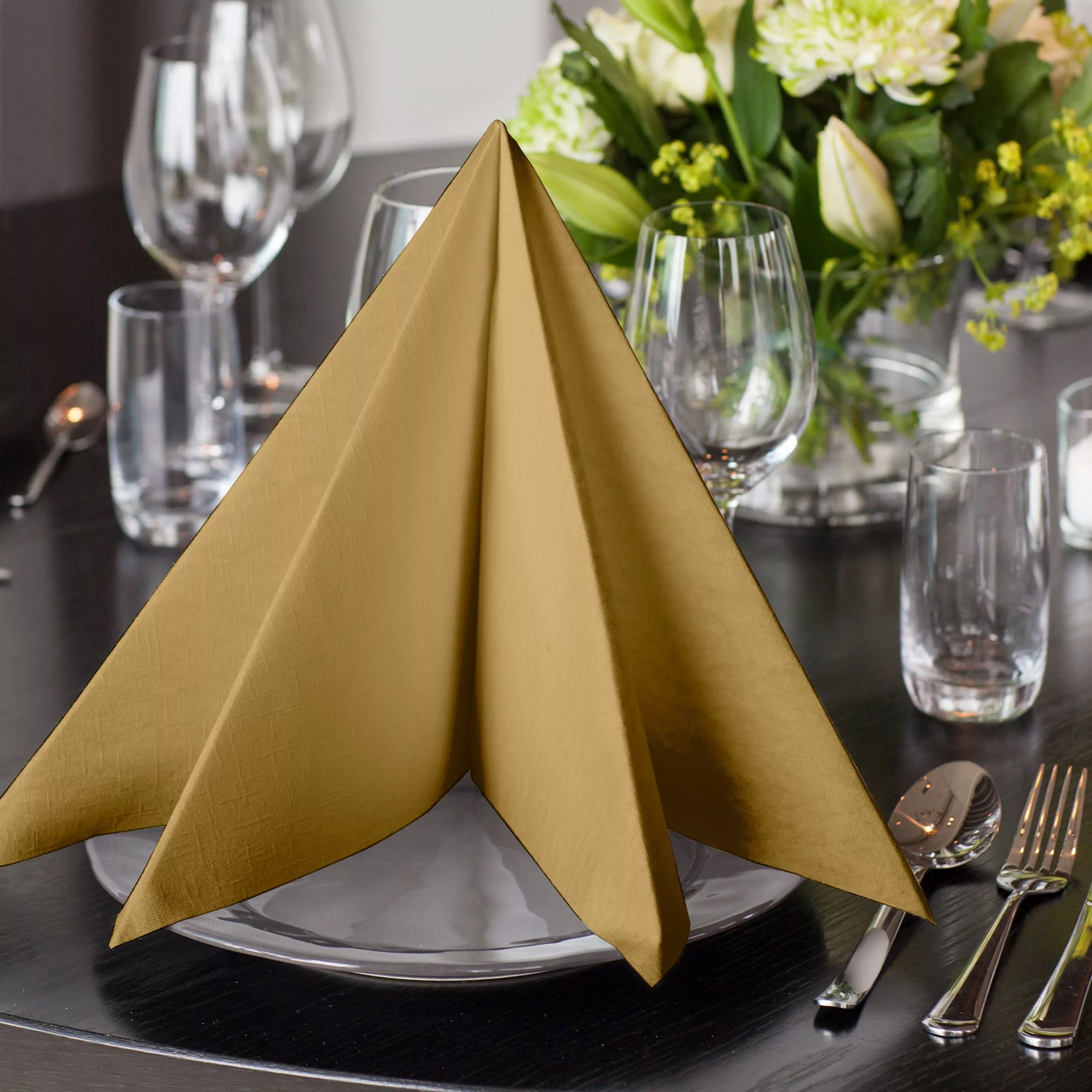 Tork LinStyle® Dinnerservietten Biscuit, 1/4‑Falz, 39 cm × 39 cm, 12 × 50 Servietten, 478874