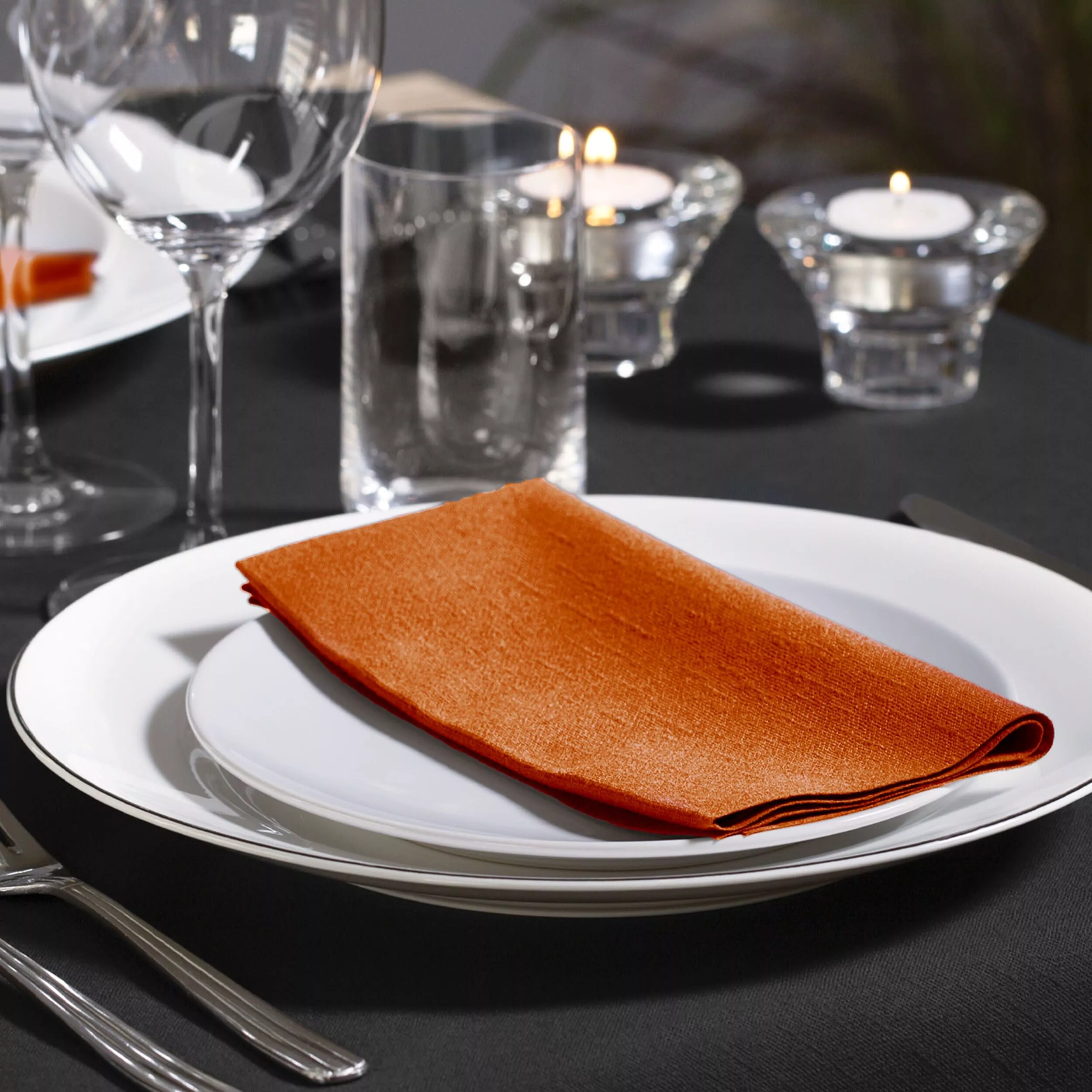 Tork Dinnerservietten Terracotta, 1/8‑Falz, 2‑lagig, 39 cm × 39 cm, 12 × 150 Servietten, 477606