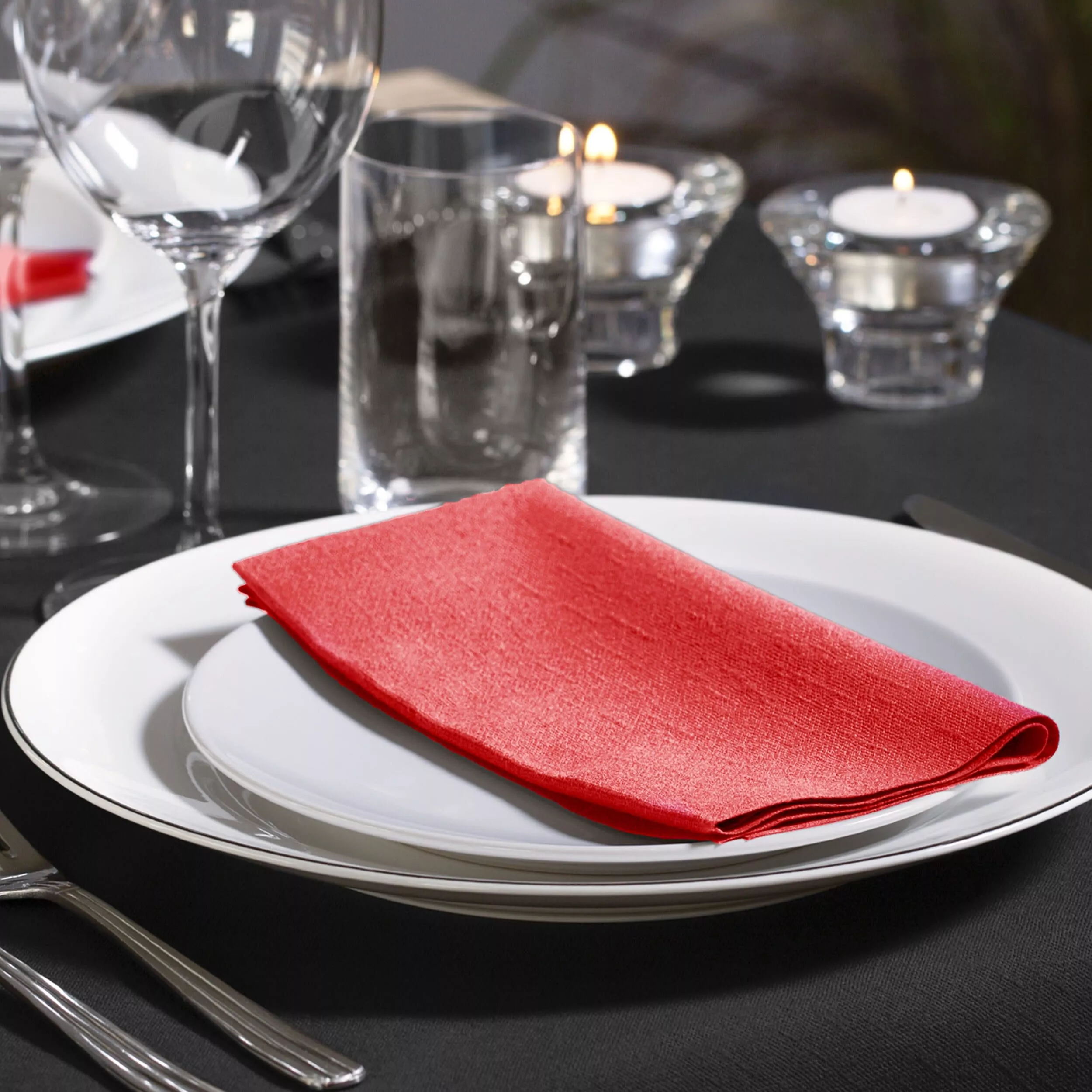 Tork Dinnerservietten Rot, 1/8‑Falz, 2‑lagig, 39 cm × 39 cm, 12 × 150 Servietten, 477609