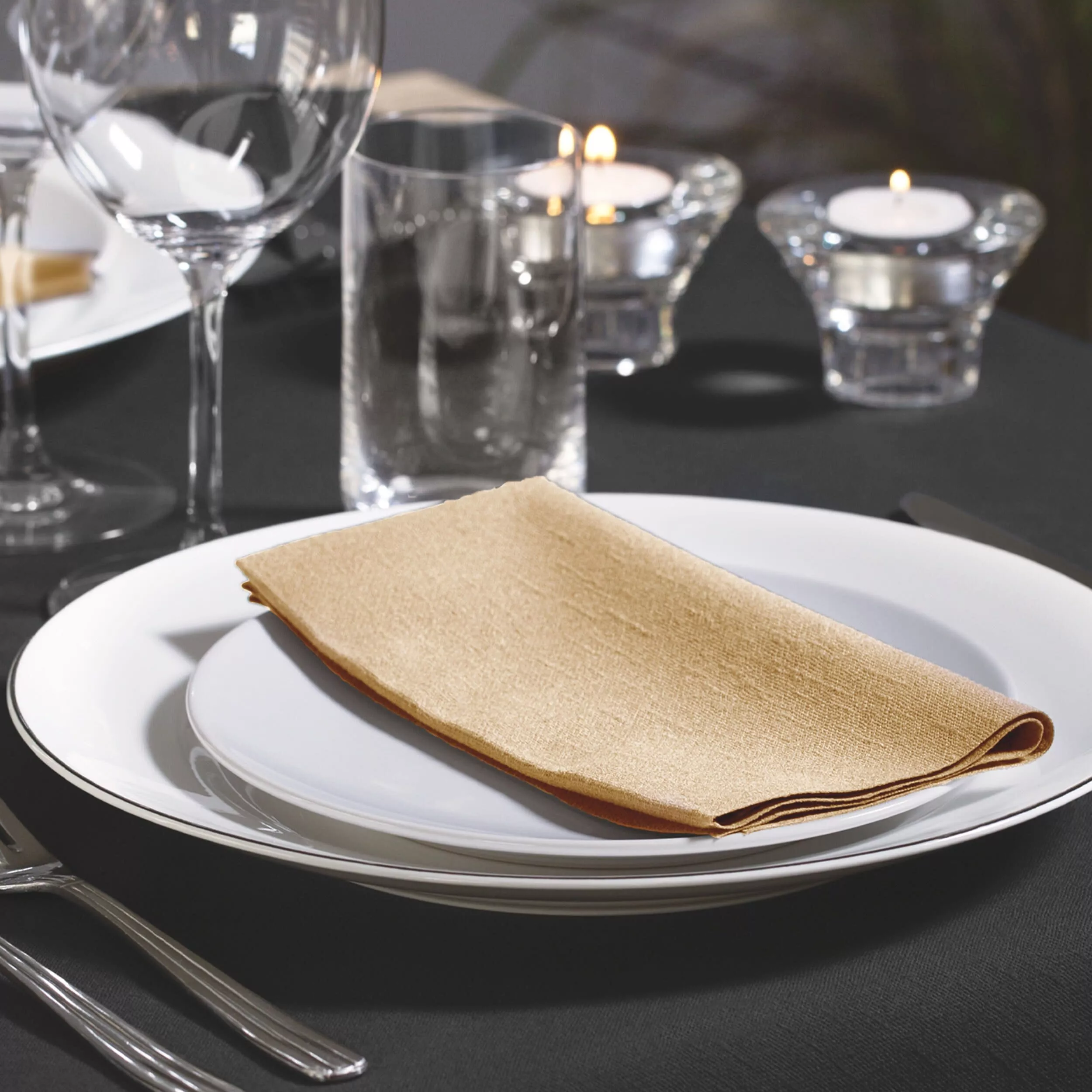 Tork Dinnerservietten Sand, 1/8‑Falz, 2‑lagig, 39 cm × 39 cm, 12 × 150 Servietten, 477565