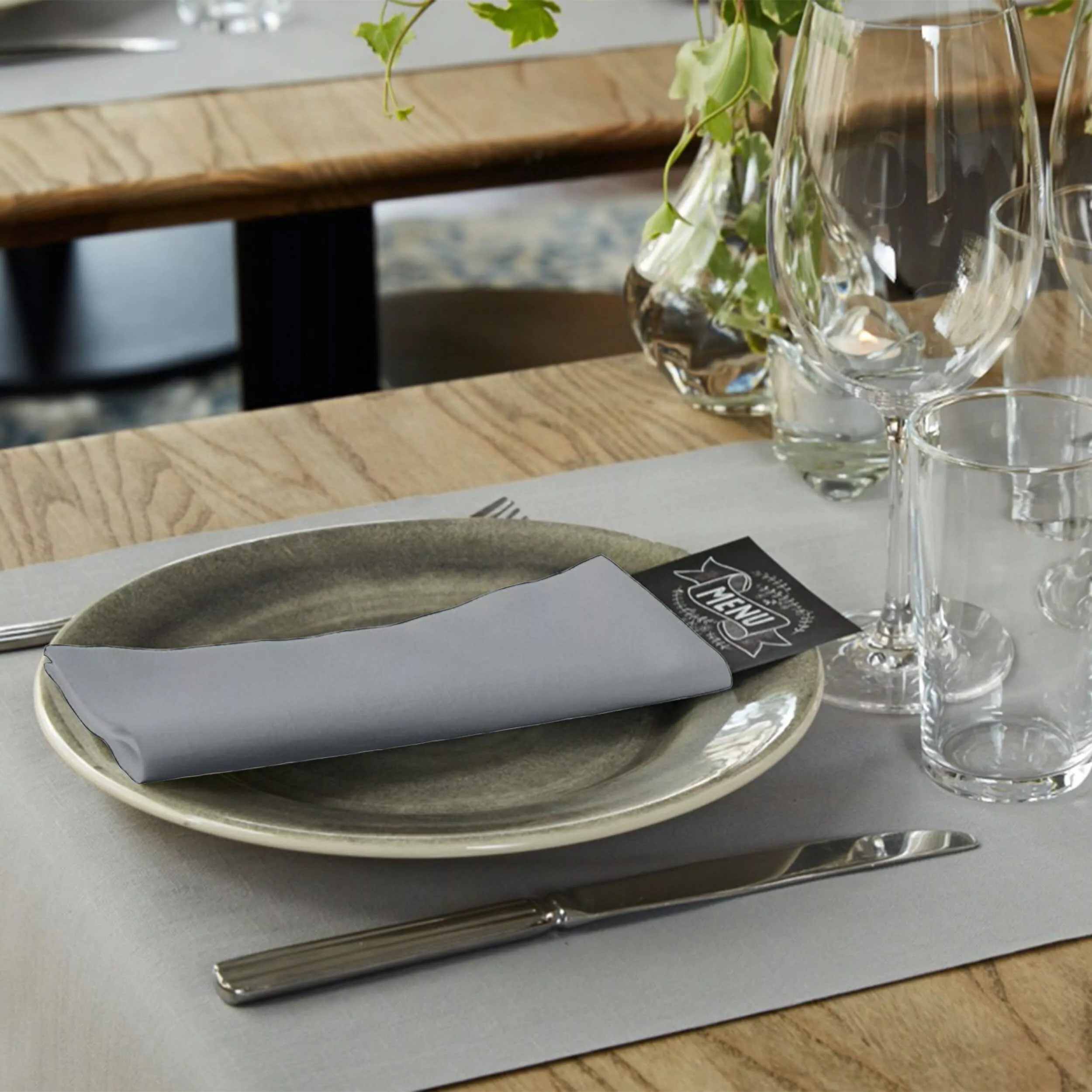 Tork LinStyle® Dinnerservietten Grau, 1/8‑Falz, 40 cm × 39 cm, 12 × 50 Servietten, 478168