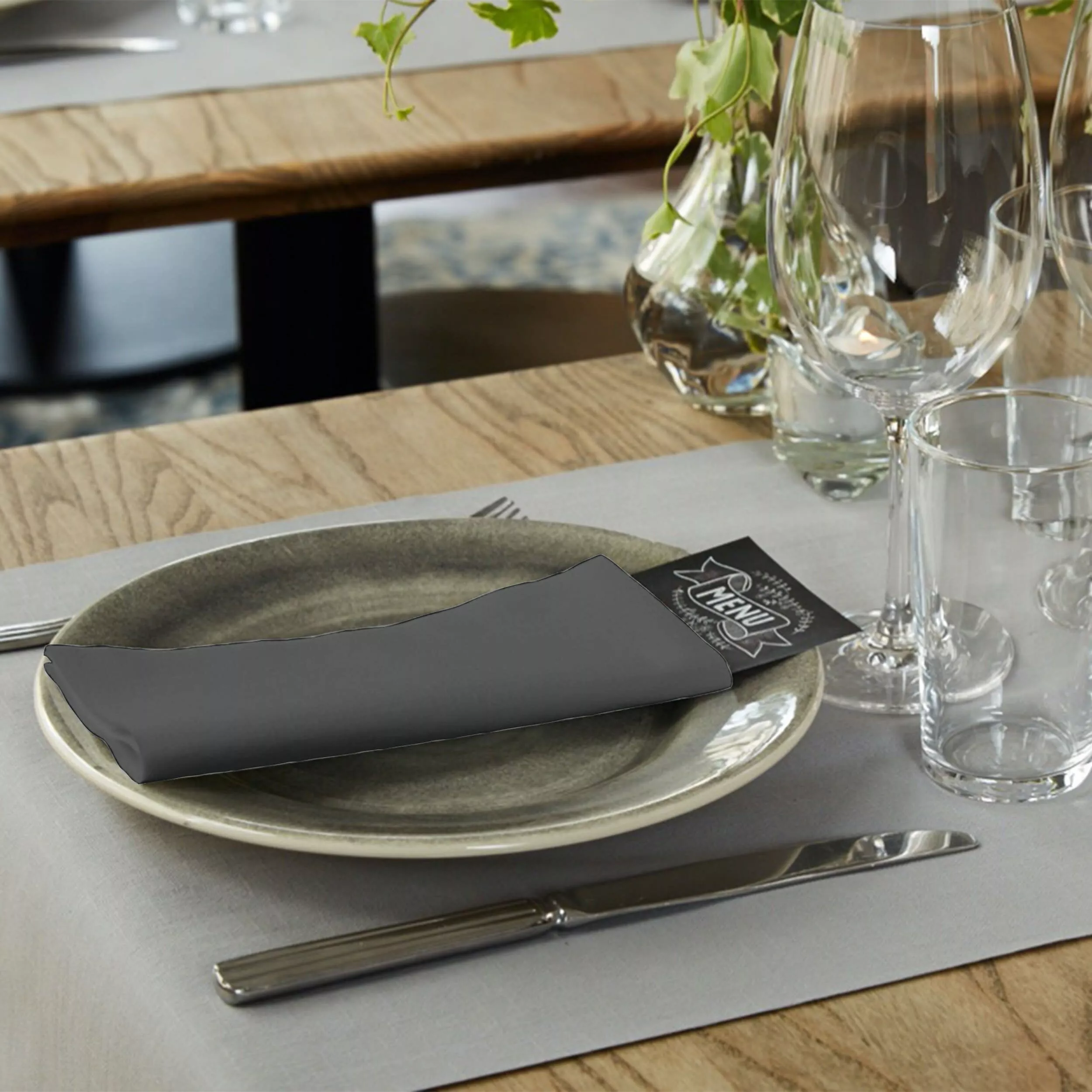 Tork LinStyle® Dinnerservietten Anthrazit, 1/8‑Falz, 40 cm × 39 cm, 12 × 50 Servietten, 478169