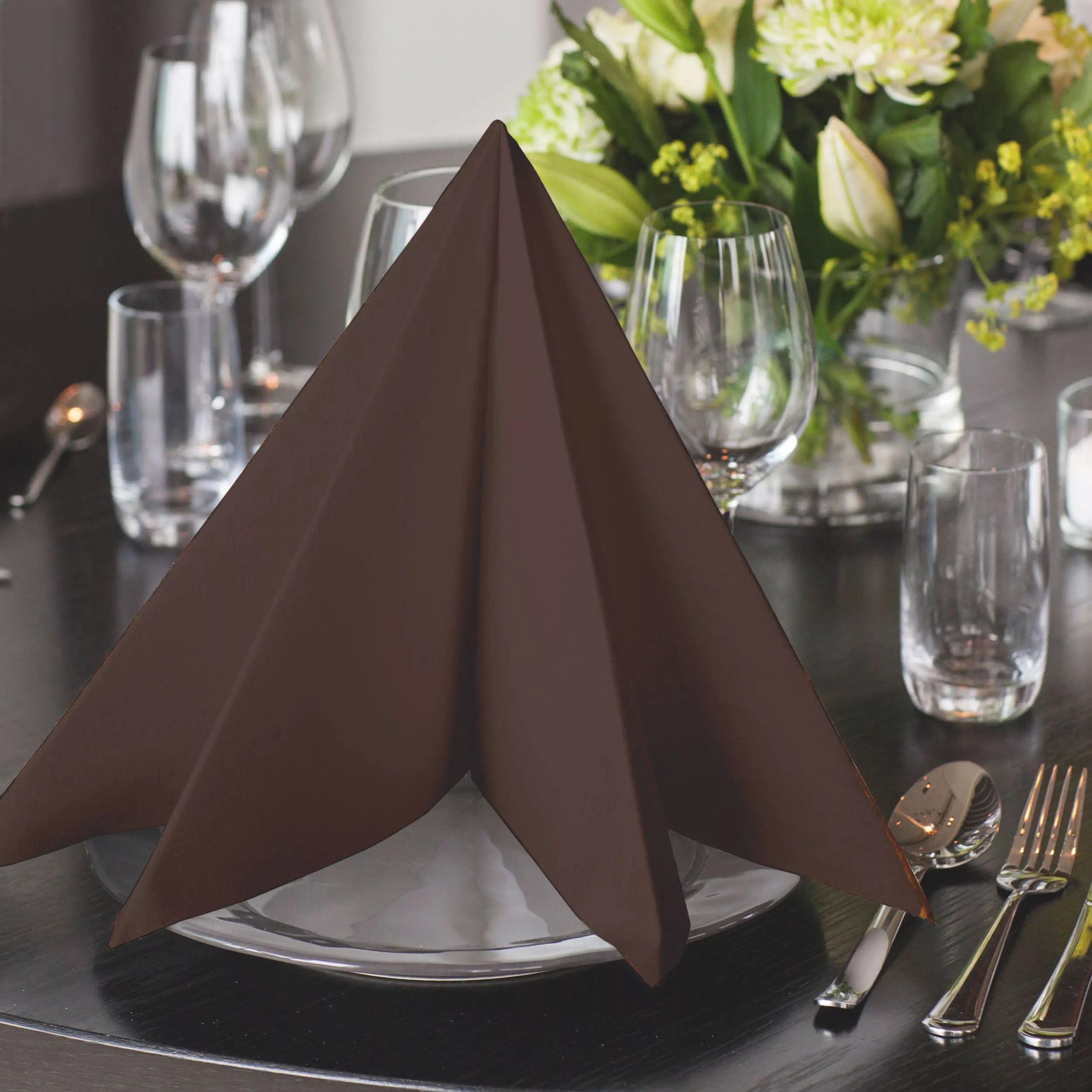 Tork LinStyle® Dinnerservietten Kakao, 1/4‑Falz, 39 cm × 39 cm, 12 × 50 Servietten, 478727