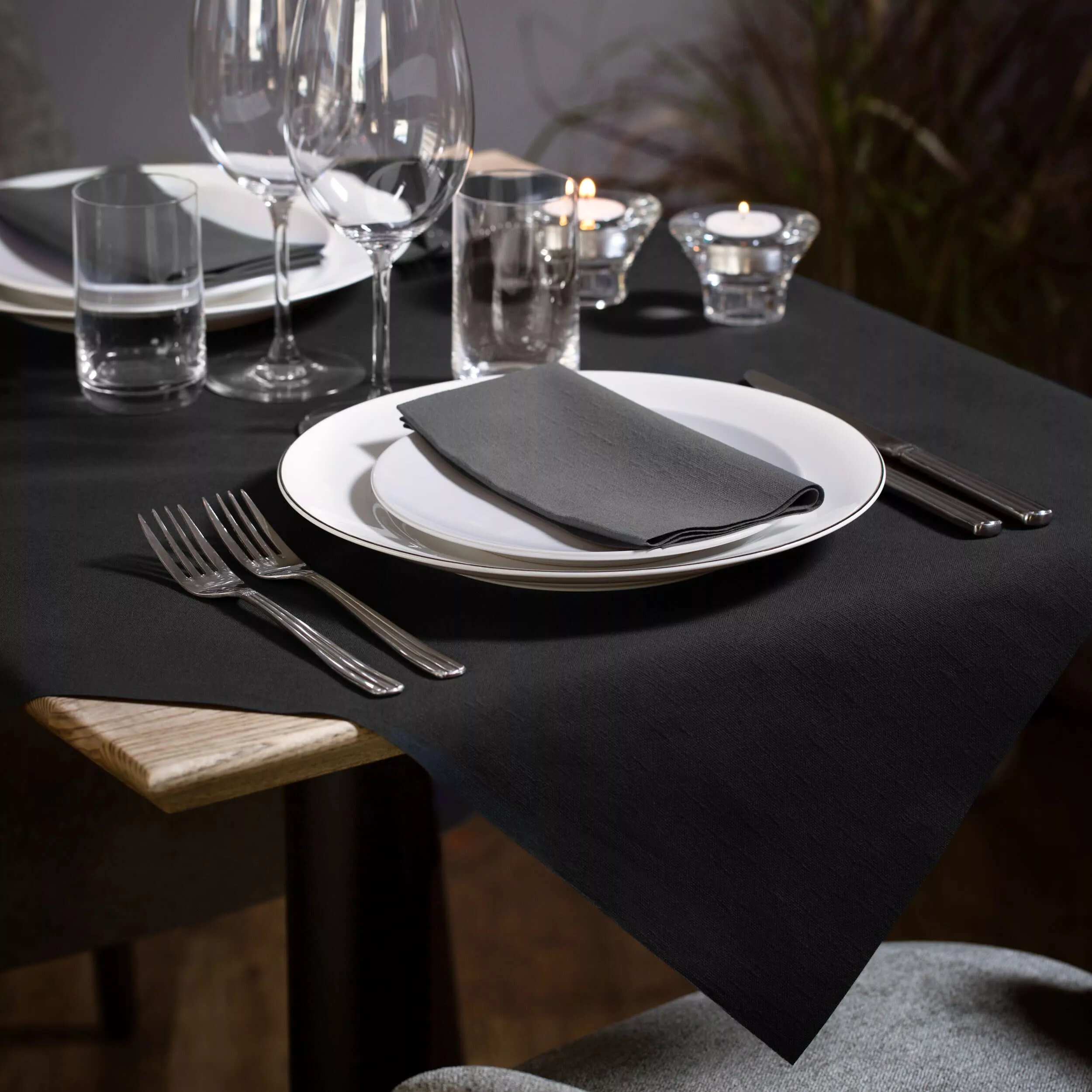 Tork LinStyle® Mitteldecke Schwarz, robust, 1-lagig, 80 cm × 80 cm, 5 × 20 Mitteldecken, 474745